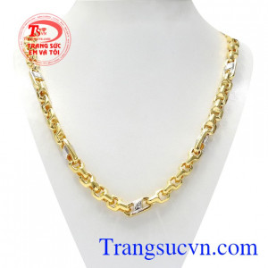 Dây chuyền vàng nam phong độ hiện đang được nhiều khách hàng yêu thích và chọn mua.
