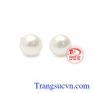 Hoa tai bạc ngọc trai là sự kết hợp tuyệt vời giữa bạc 92.5 và viên ngọc trai sáng bóng.