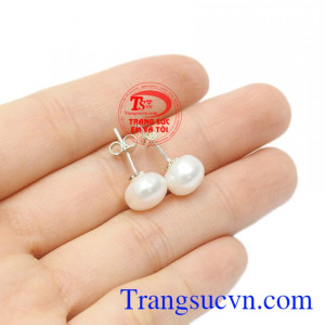 Hoa tai bạc ngọc trai chất lượng.
