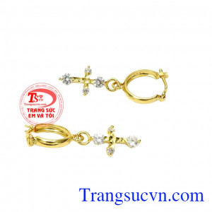 Kiểu dáng dễ thương, trẻ trung và cực kỳ tinh tế sẽ là món quà tặng đến cho người bạn yêu thương. Hoa tai thánh giá đẹp