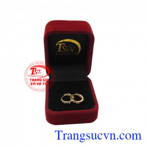 Sản phẩm phù hợp làm quà tặng, bảo hành chu đáo, giao hàng toàn quốc.Hoa tai vàng thanh tú