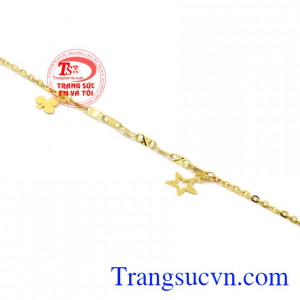 Đối với phái đẹp xuất hiện tại những nơi đông người việc sử dụng trang sức không chỉ để làm đẹp mà còn giúp chủ nhân mang lại may mắn.