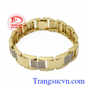 Với kiểu dáng hợp thời trang nhập khẩu hoàn toàn từ Hàn Quốc, từng đường nét được làm tỉ mỉ, tinh tế làm tôn lên vẻ thanh lịch và nam tính cho phái mạnh,Lắc nam vàng thời thượng