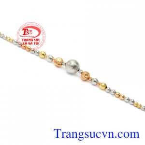 Mỗi một cô gái sẽ có những lựa chọn trang sức riêng phù hợp với cá tính riêng biệt của bản thân.