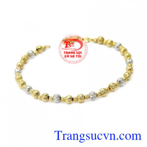 Lắc tay là món đồ trang sức được rất nhiều bạn nữ yêu thích bởi nó mang lại nét dịu dàng nữ tính.
