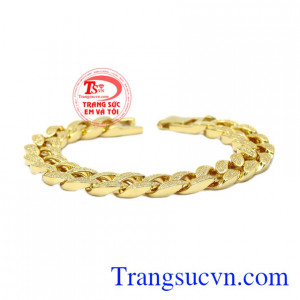 Lắc tay nam được nhiều cánh mày râu lựa chọn làm trang sức phụ kiện thể hiện cá tính.