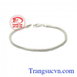 Với kiểu dáng đơn giản nhưng vẫn không kém phần nổi bật,lắc tay