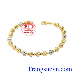 Lắc tay vàng thời thượng là sản phẩm mới của công ty trang sức Em và Tôi nhập khẩu Italy chế tác theo công nghệ cao.