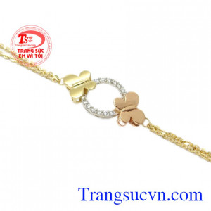 Người ta tin rằng khi nhìn thấy hình ảnh đôi uyên ương hồ điệp cùng tung bay được xem như sự hướng về, theo đuổi tình yêu tự do.