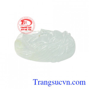 Đây cũng là viên đá khai sinh cho tháng 12, mang lại nhiều may mắn đến cho người sở hữu.