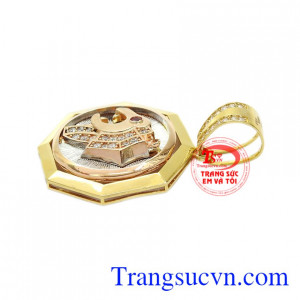Sản phẩm kết hợp cùng dây chuyền vàng sẽ khiến phái nam tăng vẻ điển trai, phong cách cho người đeo.