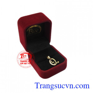 Mặt dây chữ Q vàng 10k bền đẹp.