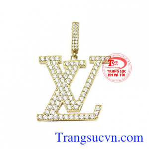 Mặt dây vàng tây thời thượng được chế tác tinh xảo từng đường nét, từng viên CZ tạo điểm nhấn cho sản phẩm.