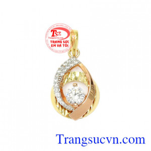 Mặt dây nữ thanh thoát được chế tác theo công nghệ cao nhập khẩu Italy vàng 18k.