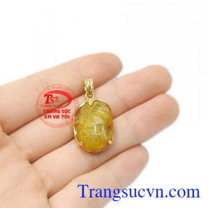 Giúp người dùng xua đuổi tà khí, mang đến sự tỉnh táo, tinh thần sáng suốt và may mắn. Mặt dây thạch anh tóc ấn tượng