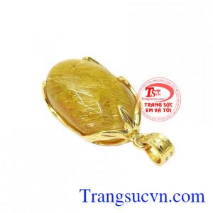 Không chỉ là viên đá với nét từ tự nhiên mà đá thạch anh tóc còn mang nguồn năng lượng được tích lũy từ hàng trăm triệu năm. Mặt dây thạch anh tóc ấn tượng