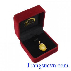 Nhiều nhà khoa học cũng chỉ ra rằng, việc sử dụng đá thạch anh vàng thường xuyên còn cải thiện hệ tiêu hóa, tăng cường chức năng hệ miễn dịch giúp phòng chống bệnh tật. Mặt dây thạch anh tóc ấn tượng