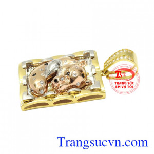 Do vậy mặt dây báo hiện đang là sản phẩm được nhiều phái nam ưa chuộng bởi nét khỏe khoắn, trẻ trung mà nó mang lại.