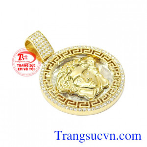 Với kiểu chế tác theo thương hiệu thời trang nổi tiếng mang đến phong cách thời thượng.