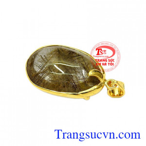 Kiểu dáng sang trọng giúp người đeo càng thêm xinh đẹp và quyến rũ. Mặt thạch anh tóc sang trọng