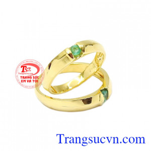 Đá Emerald hay còn gọi là ngọc lục bảo nó là biểu tượng cho ngày kỉ niệm 20 và 35 năm ngày cưới. Nhẫn cưới Emerald hạnh phúc