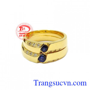 Nhẫn cưới Sapphire tinh tế được chế tác tinh xảo mang lại sự sang trọng cho người đeo. 