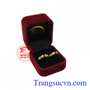 Mỗi một cặp đôi đều mong muốn có một đích đến chính là hôn nhân và được ở bên cạnh người mình yêu mãi mãi. Nhẫn cưới Sapphire uyên ương