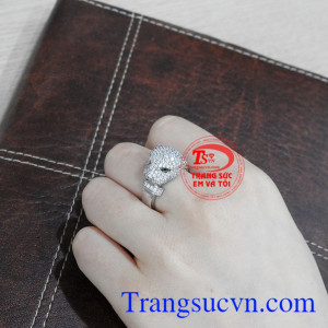 Nhẫn nam báo trắng tinh tế giao hàng toàn quốc.