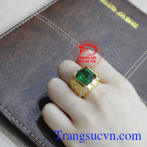 Hãy đến với trang sức Em và Tôi để lựa chọn những chiếc nhẫn nam chất lượng và giúp phái mạnh thể hiện cá tính.