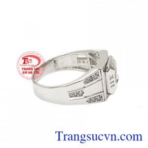 Chế tác từ chất liệu vàng tây 18k bền đẹp và sáng bóng với thời gian. Nhẫn nam vàng trắng công tử