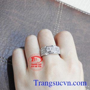 Nhẫn nam vàng trắng thành đạt được bảo hành uy tín, giao hàng toàn quốc. 