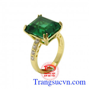 Nhẫn nữ vàng phú quý là sản phẩm được chế tác từ vàng 14k kết hợp cùng đá nhân tạo màu xanh bắt mắt,Nhẫn nữ vàng phú quý