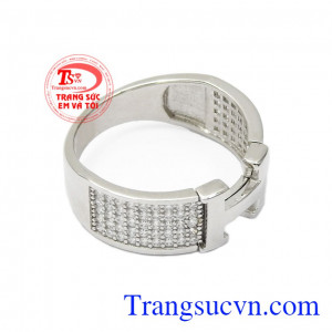 Đây là dòng sản phẩm thuộc bộ sưu tập mới nhất của công ty Trang sức Em và Tôi hiện đang được rất nhiều khách hàng ưa chuộng,Nhẫn nữ vàng trắng chữ H