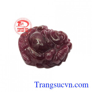 Người ta tin rằng, nụ cười của phật di lặc giúp giải tỏa căng thẳng mệt mỏi, mang lại sự vui vẻ, hạnh phúc. Phật di lặc ruby sung túc