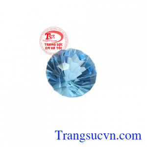 Viên đá Topaz an lành được chế tác đường nét tinh xảo với những đường cắt tinh tế hình pháo hoa tạo sức hút cho viên đá.