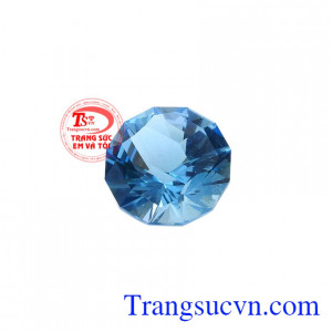 Viên đá Topaz đại cát biểu tượng cho sự thông minh, sắc đẹp và lòng chung thủy, giúp xua đuổi những cơn ác mộng, thư giãn và căng thẳng mệt mỏi.