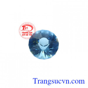 Viên đá Topaz thành đạt được chế tác mới mẻ hình hoa cúc, hút hồn với màu xanh lam xinh đẹp.