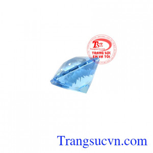 Người Hy Lạp thời trung cổ tin rằng đá Topaz có khả năng tăng cường sức mạnh và làm cho người sử dụng có thể tàng hình. Viên đá Topaz thành đạt