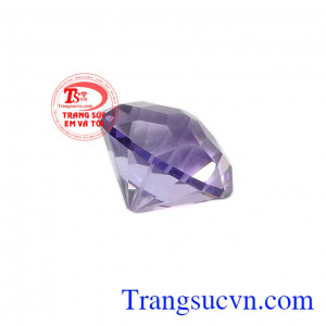 Thạch anh tím là loại đá thiên nhiên kỳ diệu, nằm sâu trong lòng đất nhiều năm nên tích tụ được nguồn năng lượng mạnh mẽ, mang lại may mắn trong công việc cuộc sống, xua đuổi tà khí. Viên thạch anh tím chất lượng
