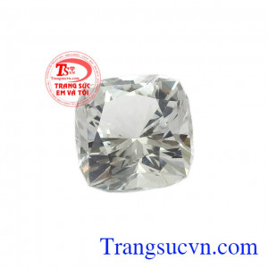 Viên topaz trắng may mắn là loại đá hiện đang được rất nhiều khách hàng ưa chuộng để làm mặt dây, mặt nhẫn.