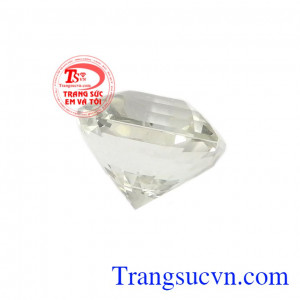 Mang lại cho viên đá sự tinh tế, bắt mắt thu hút ánh nhìn của người đối diện. Viên topaz trắng tài lộc