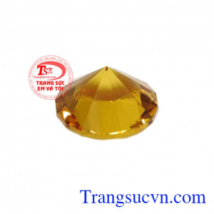 Thạch anh vàng là viên đá được giới kinh doanh hết sức ưa chuộng bởi khả năng chiêu tài lộc mà nó đem lại. Viên thạch anh vàng sang trọng