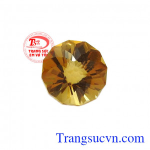 Viên thạch anh vàng thịnh vượng được nhiều người ưa chuộng và đánh giá cao về những công dụng tốt cho sức khỏe cũng như phong thủy mà nó đem lại.