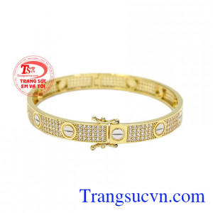 Vòng tay là món đồ nữ trang được phái đẹp sử dụng từ lâu