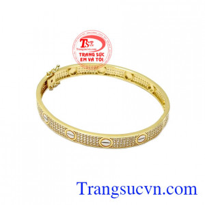 Không chỉ là món đồ trang sức bình thường mà chiếc vòng tay bạn đeo còn giúp thể hiện phong cách và cá tính