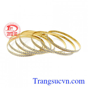 Vòng tuần vàng ý nghĩa là món đồ trang sức mà các chị em ai cũng yêu thích. 