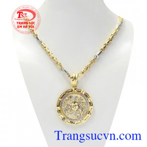Bộ mặt dây Medusa huyền thoại được chế tác tỉ mỉ, từng đường nét tinh tế thể hiện rõ sự sống động của sản phẩm.