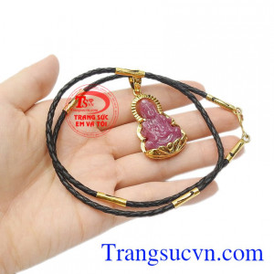 Bộ mặt quan âm Ruby bình an phù hợp cho những người mệnh Thổ và Hỏa.