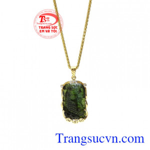 Chính vì thế, hình ảnh cá chép ngậm ngọc chính là biểu tượng của sự giàu có, tài lộc. Bộ trang sức cá chép ngậm ngọc thịnh vượng