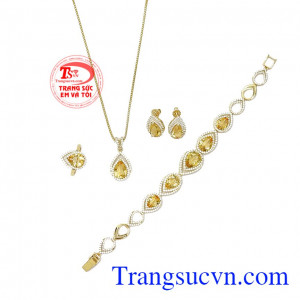 Bộ trang sức thạch anh vàng thịnh vượng có giấy kiểm định đá quý, bảo hành uy tín.